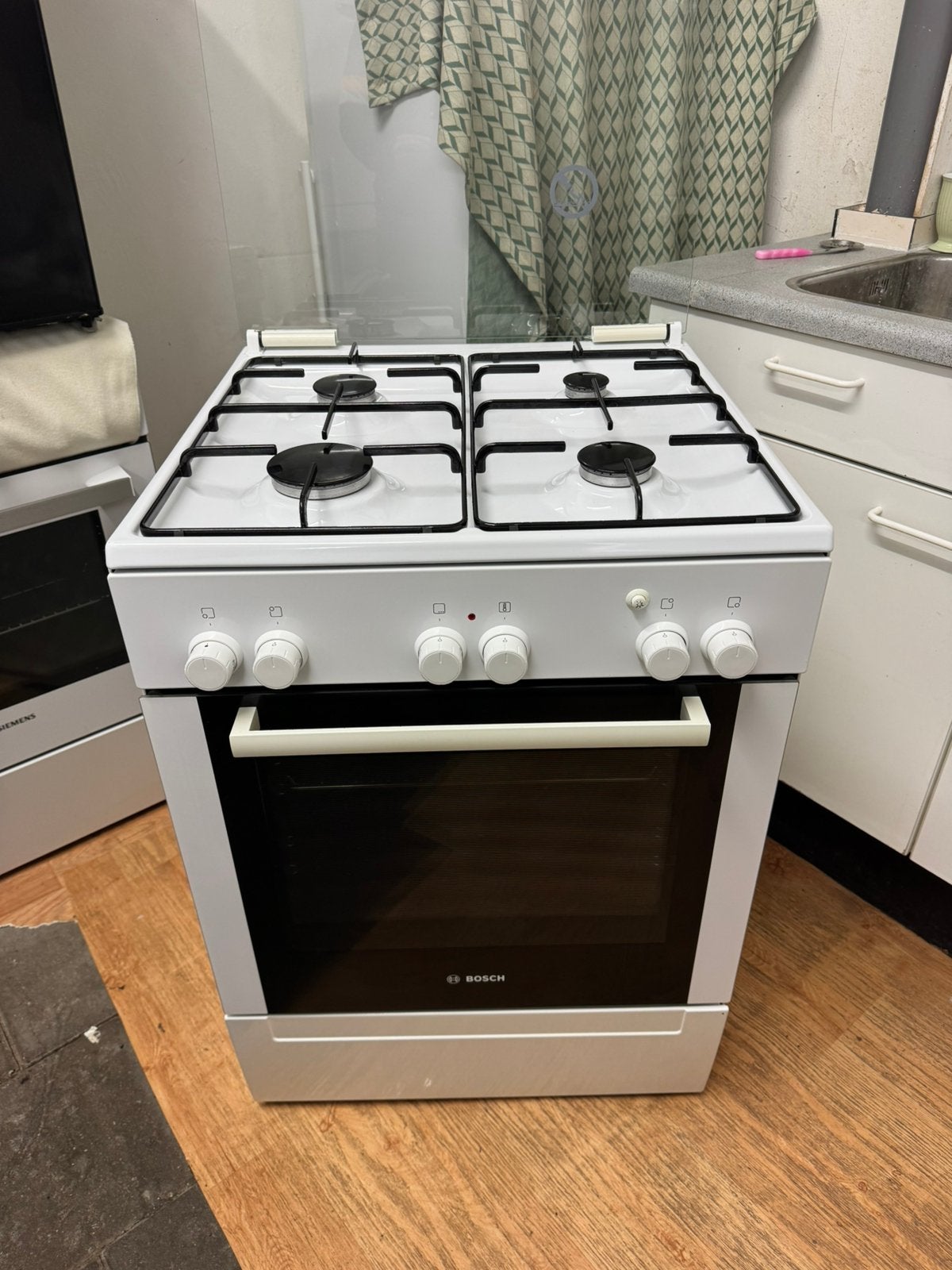Nette fornuis | Bosch | Elektrische Oven | Grill | Gasslang, Witgoed en Apparatuur, Fornuizen, Ophalen, Gebruikt, Grill, 4 kookzones
