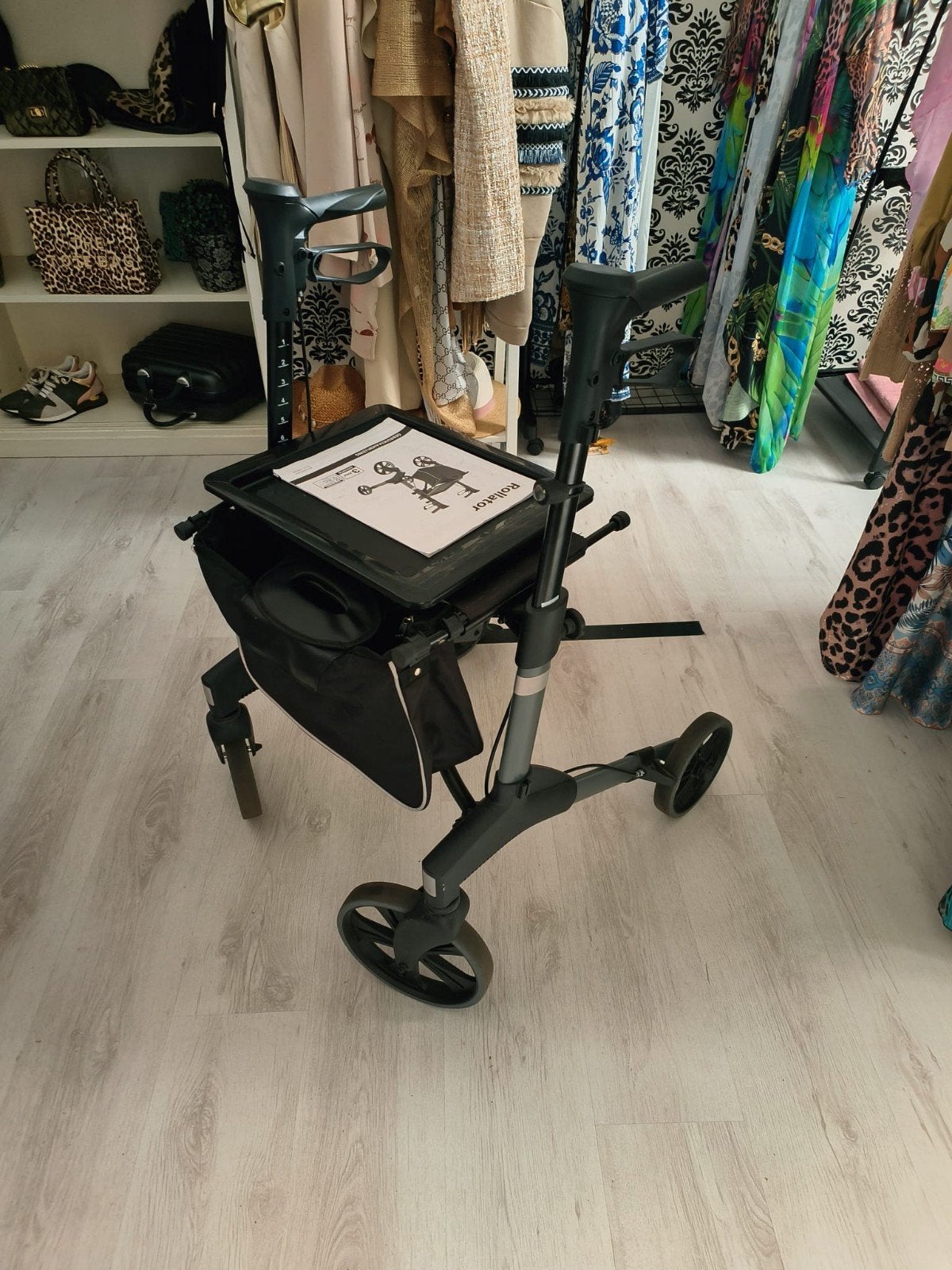 Rollator zgan met harde banden 65 euro, Diversen, Ophalen, Zo goed als nieuw