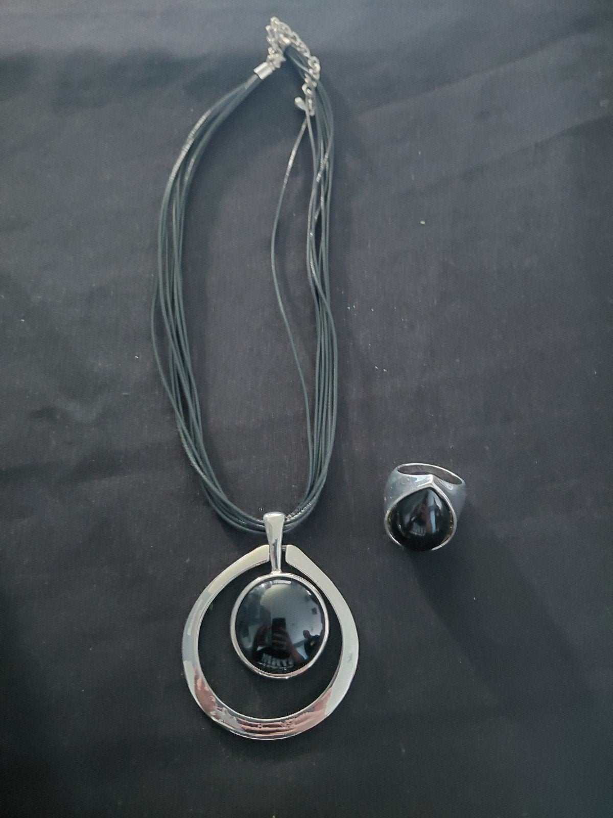 Ketting en ring set met zwarte steen Nieuw, Sieraden, Tassen en Uiterlijk, Ophalen, Zwart, Nieuw, Overige materialen