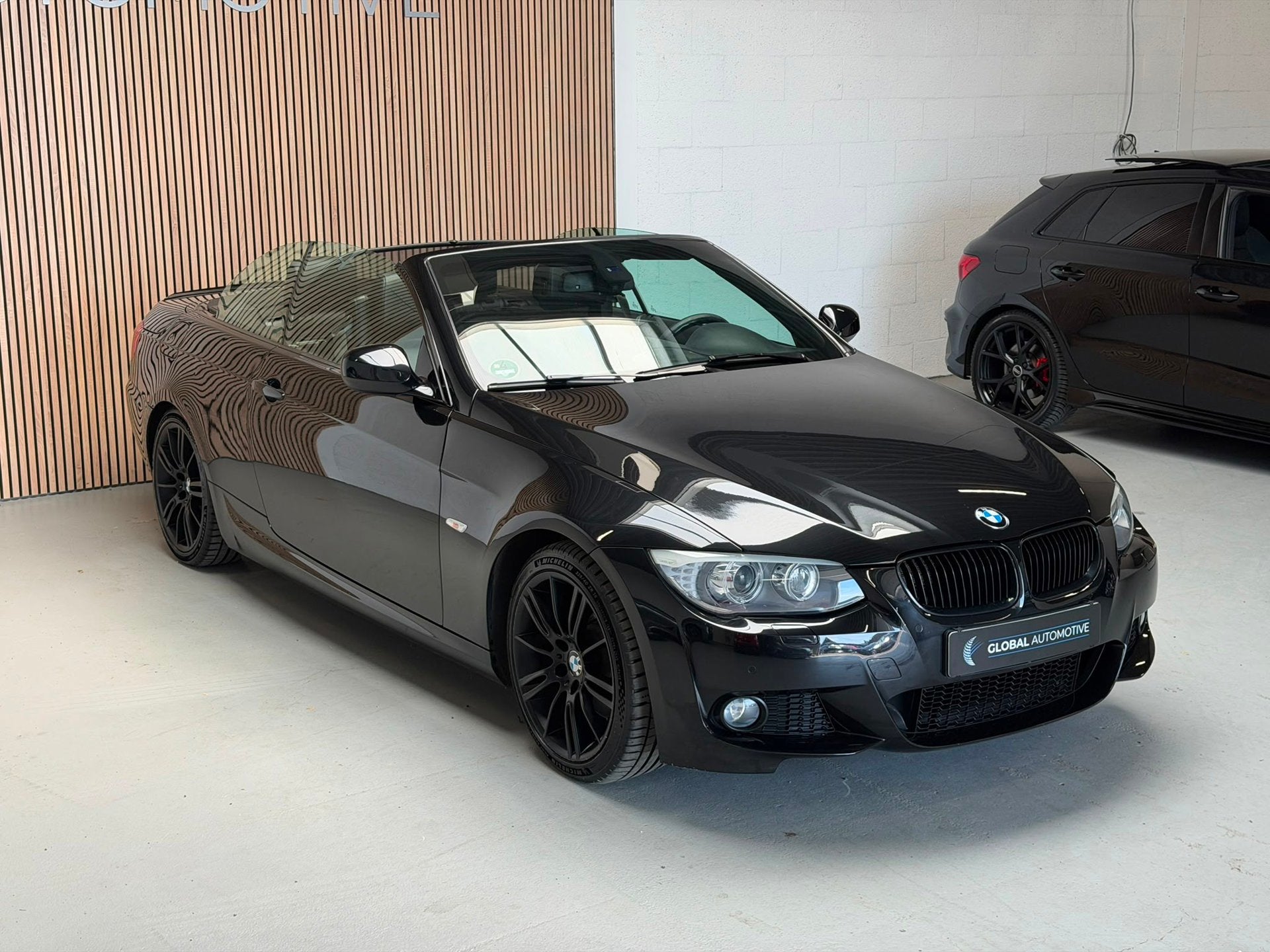BMW 3-serie Cabrio 330i High Executive - M SPORT - KEYLESS -, Auto's, BMW, Automaat, Achterwielaandrijving, Zwart, Cabriolet
