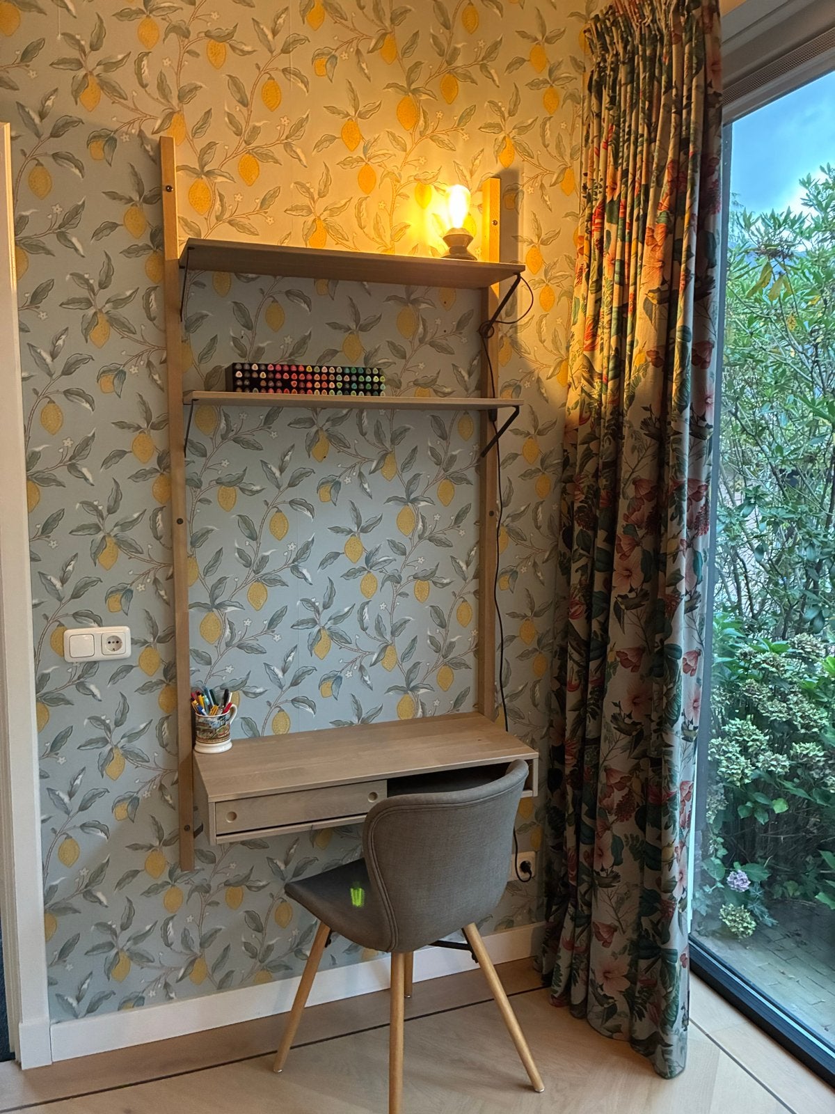 Wandbureau met planken - ideaal voor kleine ruimtes, Ophalen, Gebruikt, Bruin, Overige merken