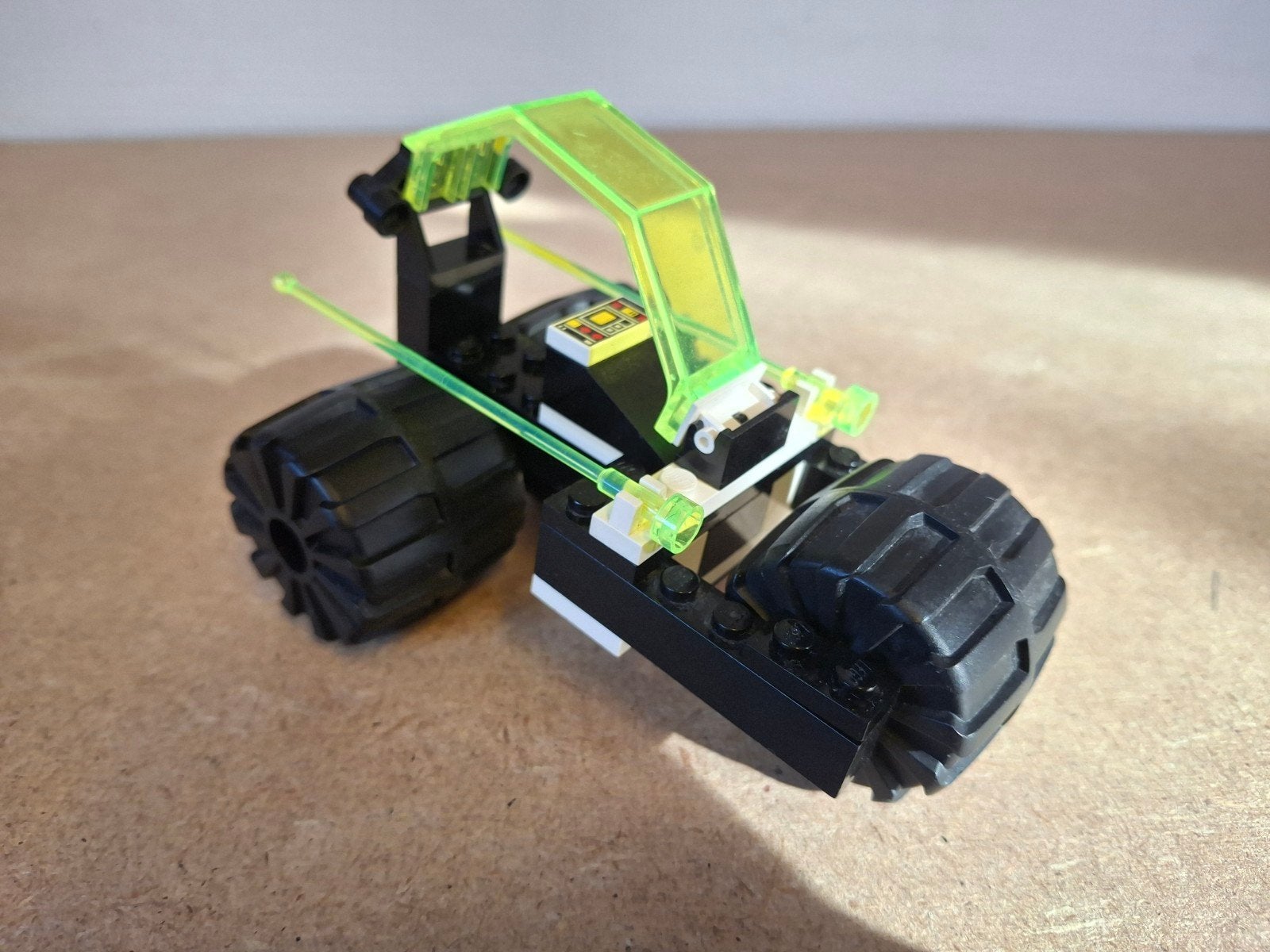 Lego 6851 Tri-Wheeled Tyrax. Jaren 90 Blacktron II Space, Kinderen en Baby's, Lego, Info@lego.com, 33 Bath Road, Slough, UK, Lego