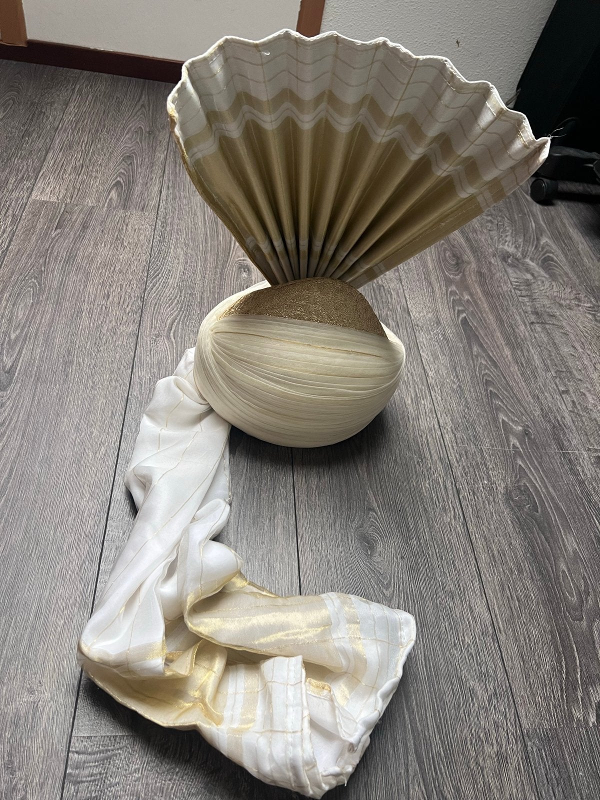Traditionele Indiase Turban - Wit/Goud, Kleding | Heren, Ophalen of Verzenden, Zo goed als nieuw, One size fits all, Hoed