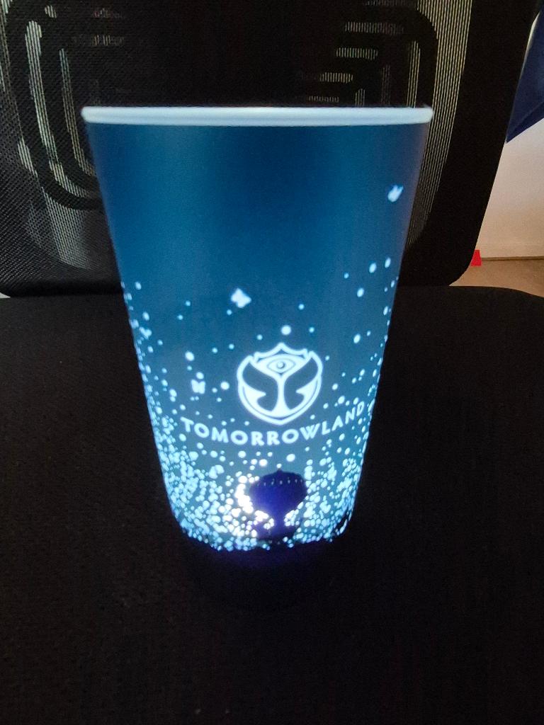 4 Tomorrowland Red Bull festival bekers die licht geven, Ophalen of Verzenden, Zo goed als nieuw, Overige typen