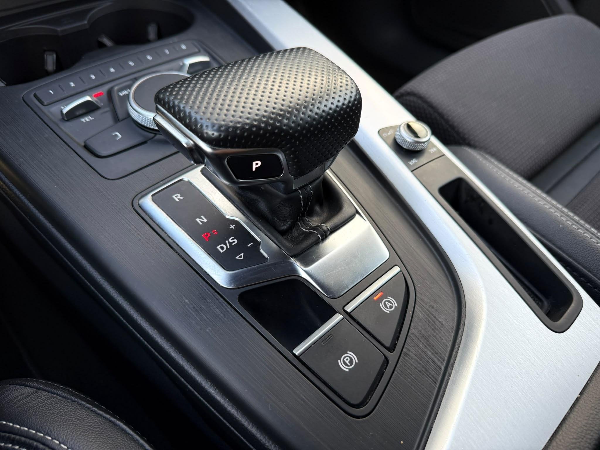 Foto 19 van Audi A4 Avant 1.4 TFSI Sport S line edition navi / 19 inch l