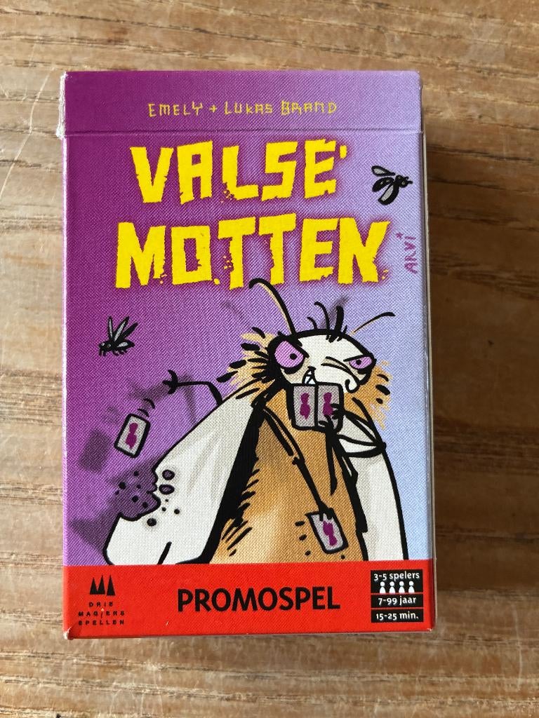 Drie magiërs spellen - Valse motten (3-5 splrs, 7+jr) nieuw, Hobby en Vrije tijd, Gezelschapsspellen | Kaartspellen, Vijf spelers of meer