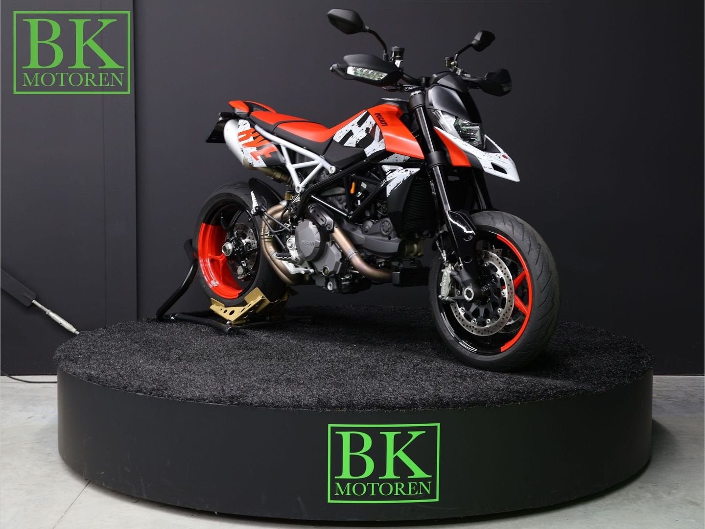 DUCATI HYPERMOTARD 950 RVE | BTW Motor, Motoren, Motoren | Ducati, DUCATI, 2 cilinders, Motorrijbewijs A, Bedrijf