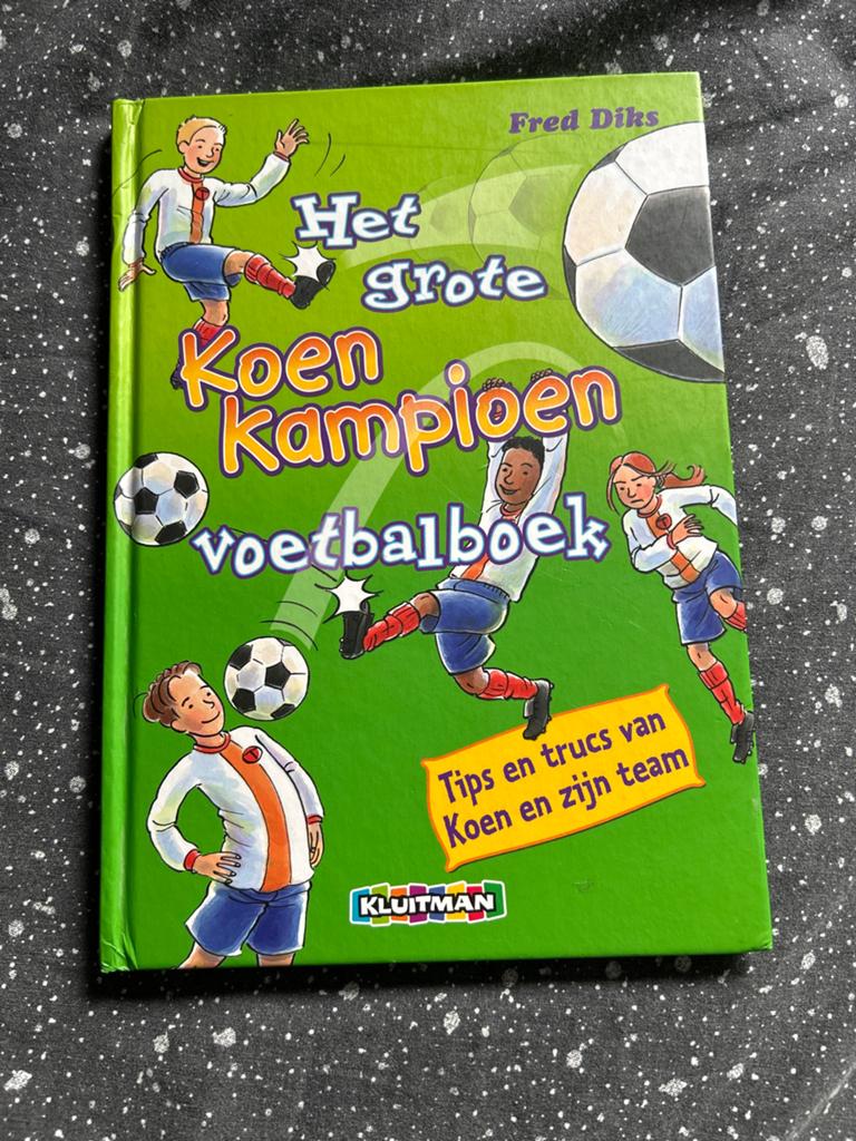 Het Grote Koen Kampioen Voetbalboek - Fred Diks, Ophalen, Gelezen