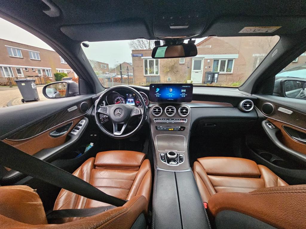 Mercedes-Benz GLC 250d 240pk 4MATIC PANO APPLE CARPLAY LEDER, Auto's, Mercedes-Benz, Automaat, Euro 6, 2500 kg, Leder