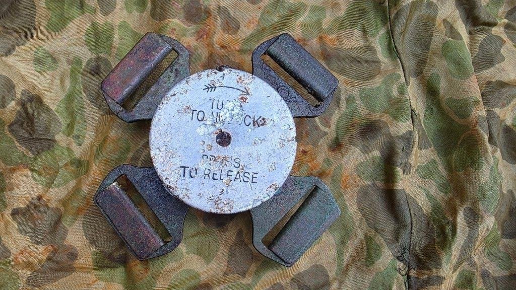 Quick release parachute slot airborne 101st 82nd para WW2, Verzenden, Engeland, Embleem of Badge