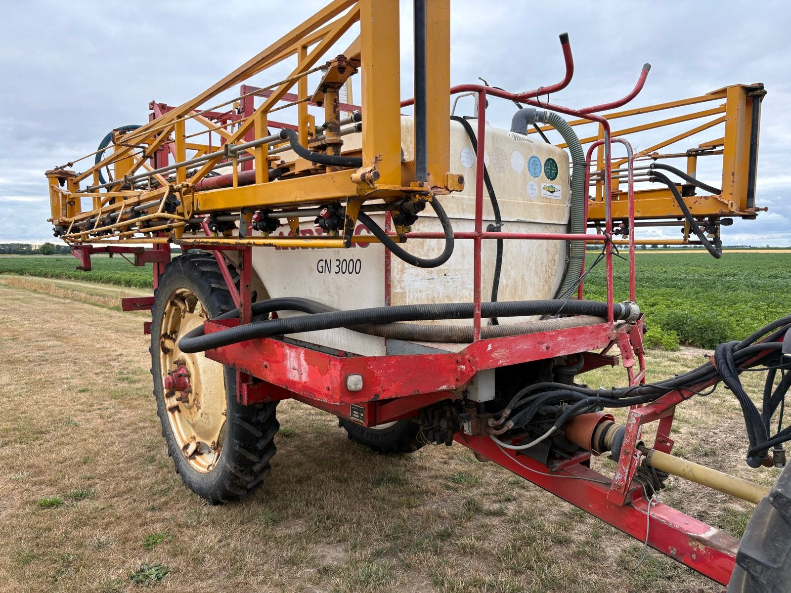 Agrifac GN 3000 24 meter getrokken veldspuit, Ophalen, Akkerbouw, Gewasbescherming en Bemesting