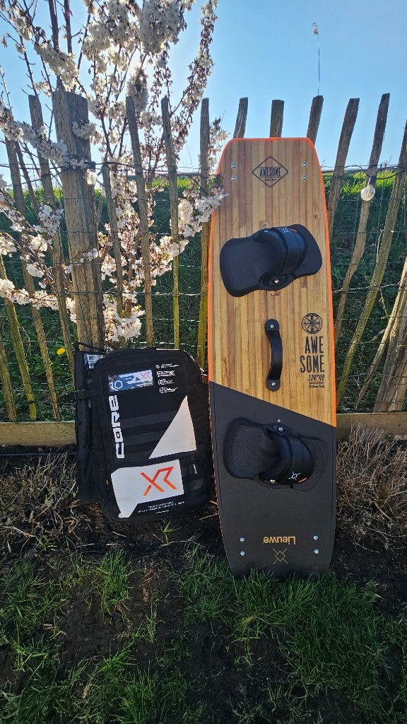 Kiteboard Lieuwe "Awesome" incl. pads, Watersport en Boten, Kitesurfen, Zo goed als nieuw, Kiteboard, 4 m² of minder, Twintip