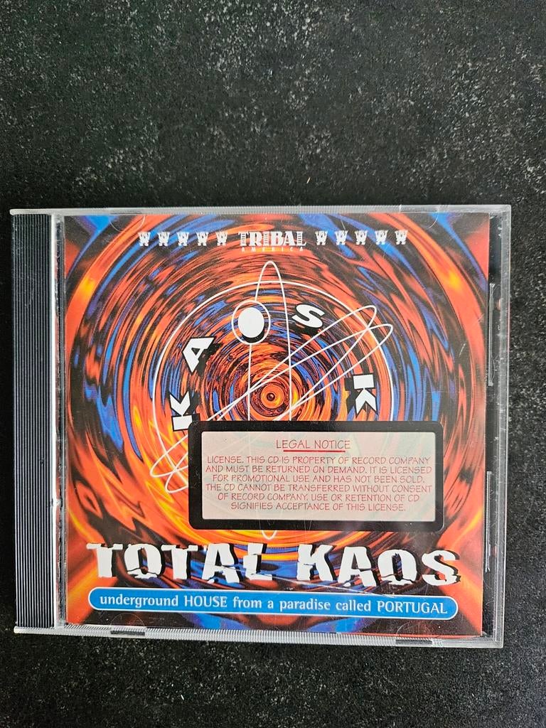 Total Kaos, Ophalen of Verzenden, Zo goed als nieuw