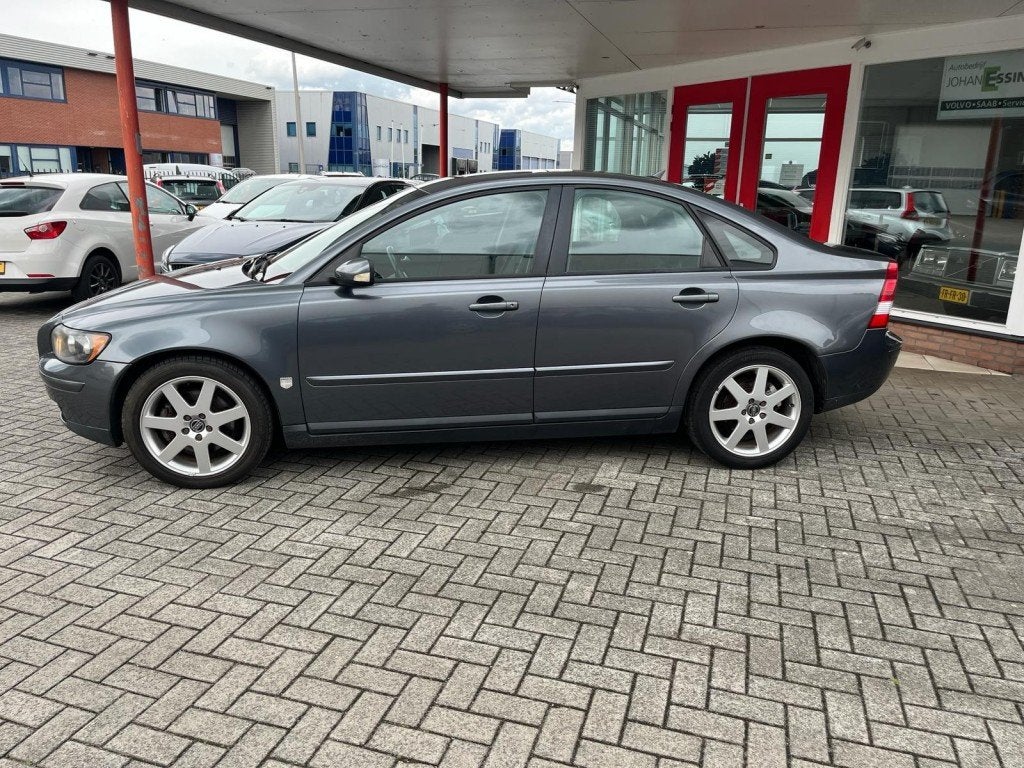 Volvo S40 2.4 170PK aut. NIEUWE APK/TREKHAAK/NW DISTRIBUTIE, Auto's, Volvo, Voorwielaandrijving, Stoelverwarming, 1357 kg, Gebruikt