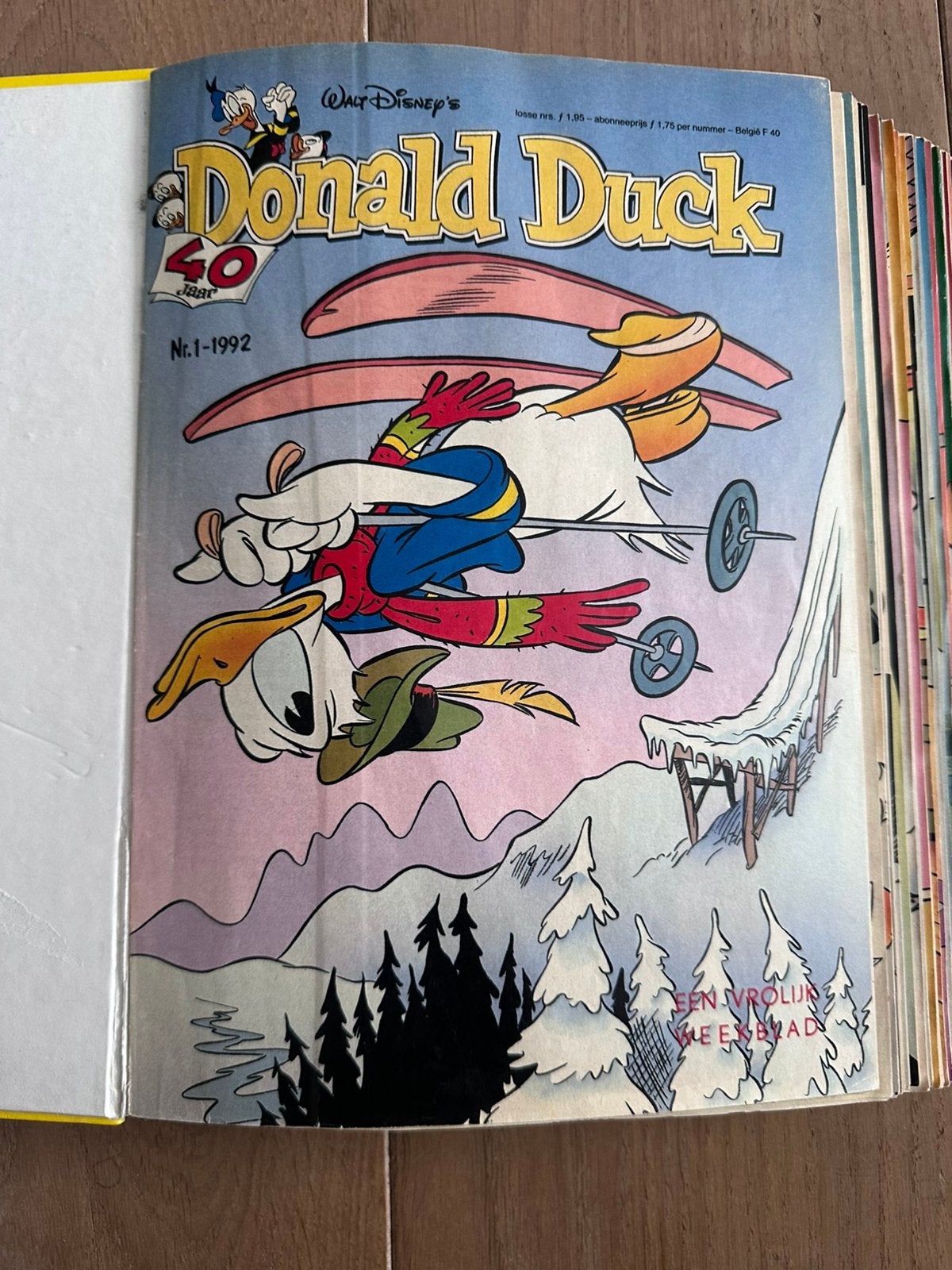 Donald ducks uit 1992 in map, Boeken, Meerdere stripboeken, Verzenden, Zo goed als nieuw
