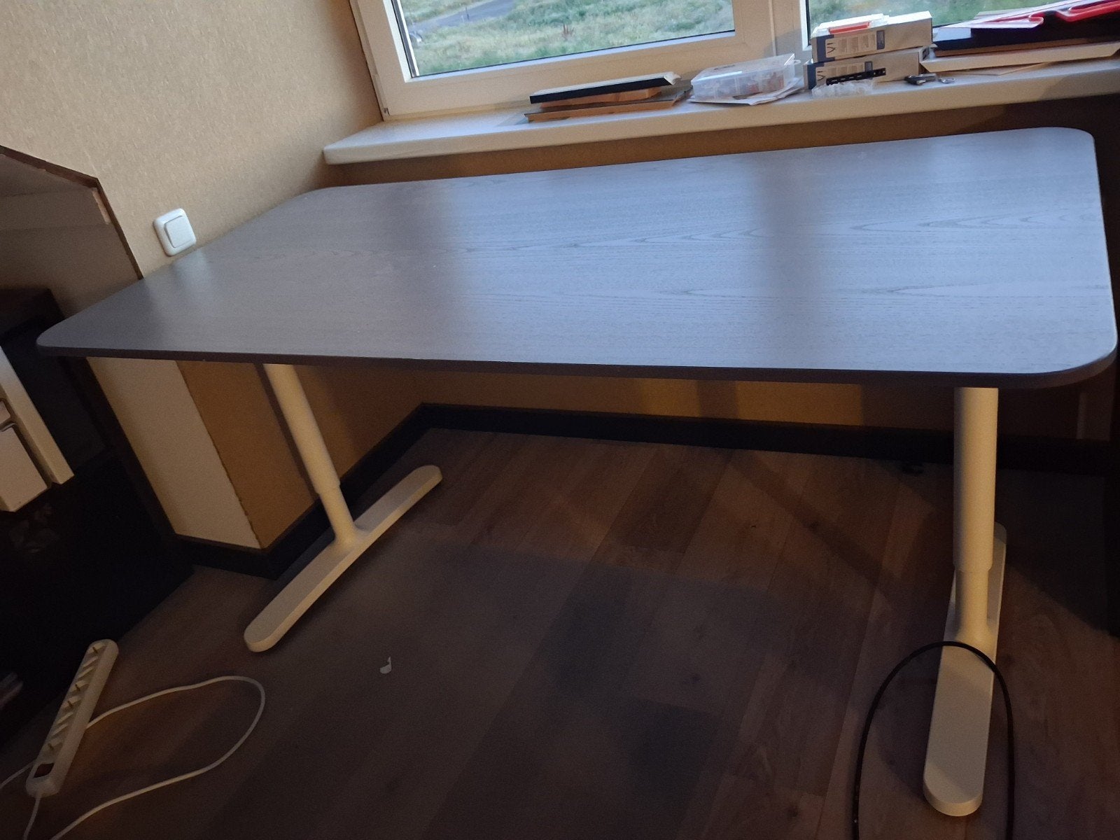 IKEA Bekant bureau - donker grijs/Wit, Ophalen