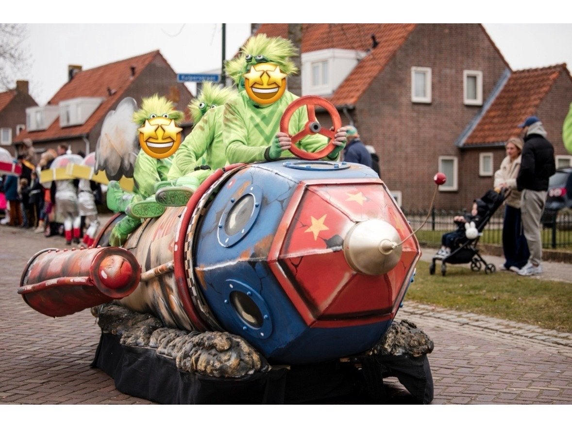 Carnavalswagen Ruimteschip met Aliens loopgroep carnaval, Ophalen, Fantasie, Gebruikt, Handgemaakt