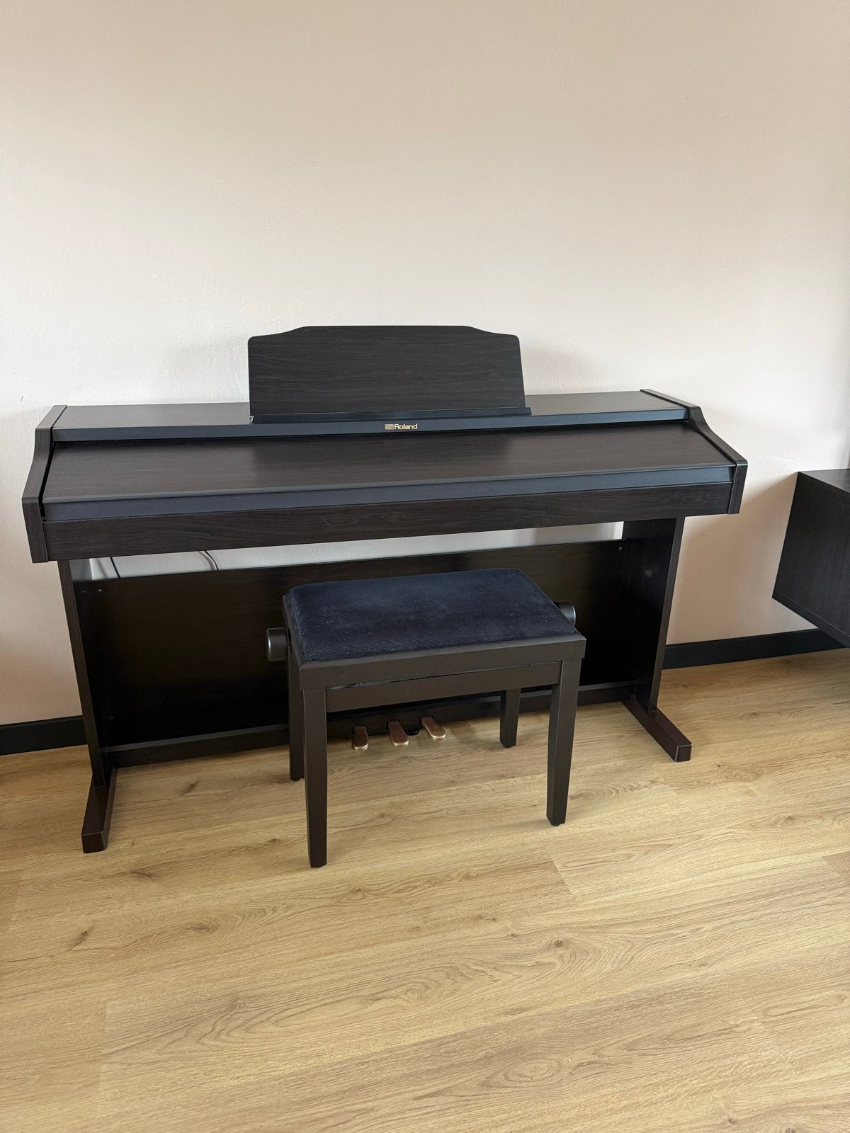 Roland digitale piano RP501R inclusief pianobank, Muziek en Instrumenten, Piano's, Ophalen, Bruin, Digitaal, Zo goed als nieuw