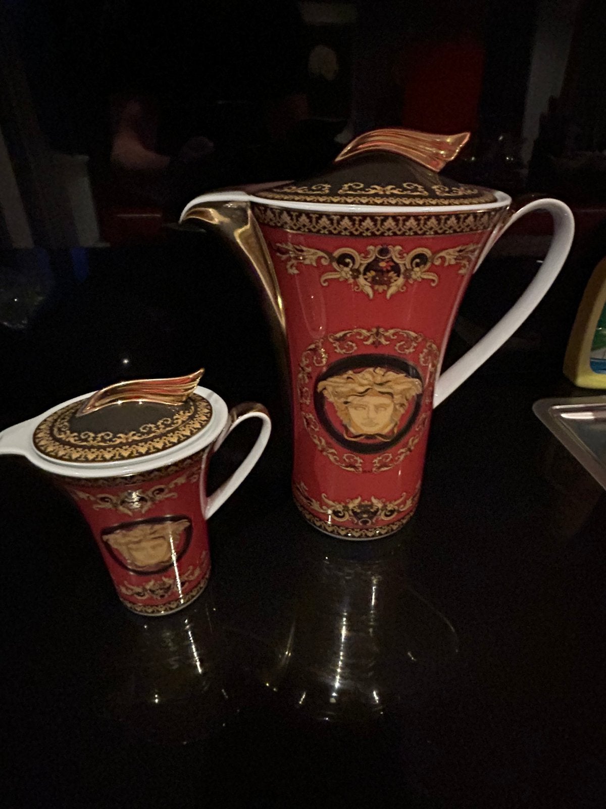 Vintage Versace Medusa Rood Koffie/Thee Pot en Melkkan Set, Ophalen