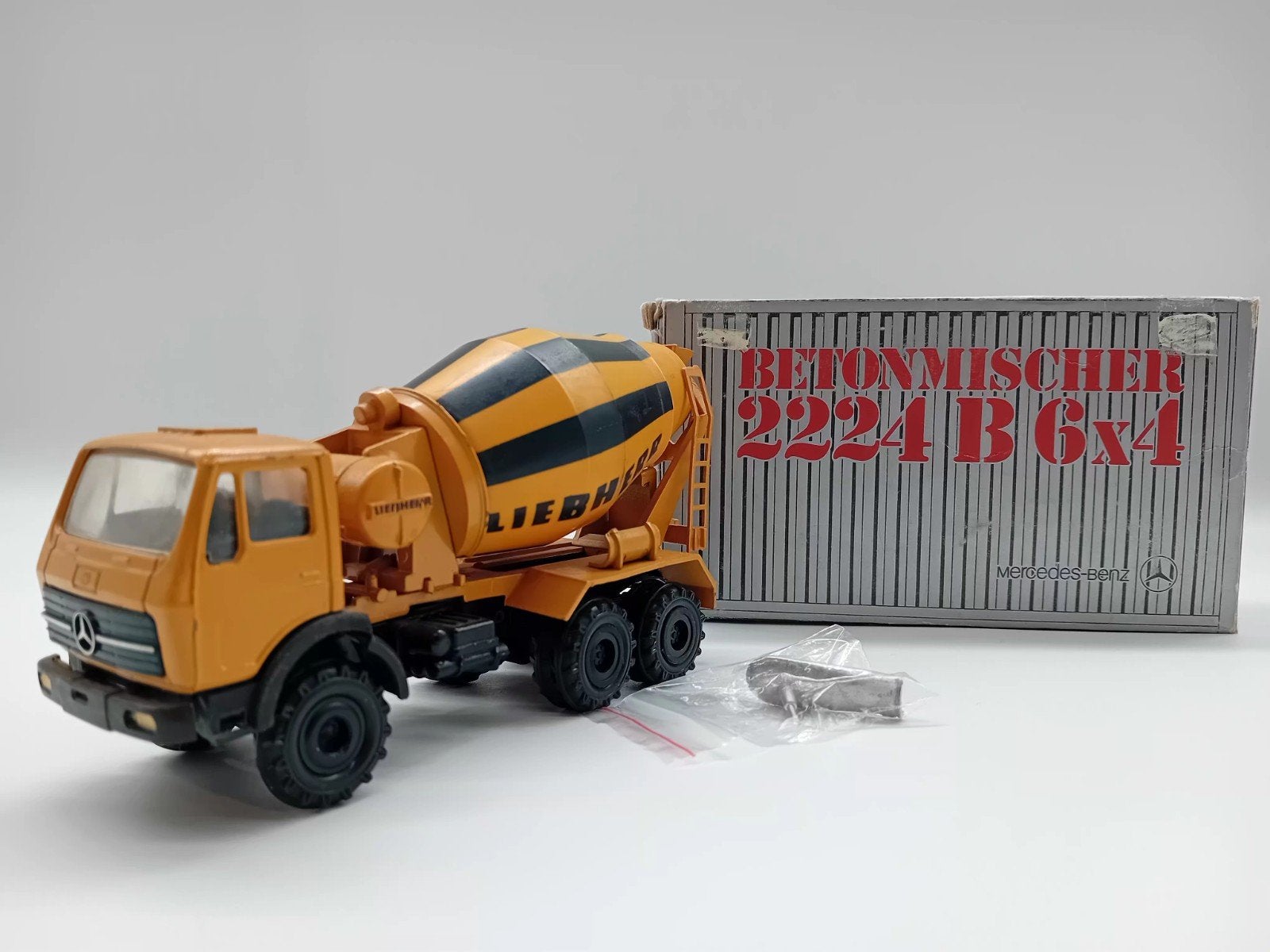 CONRAD MERCEDES BENZ BETON MIXER - LIEBHERR, Hobby en Vrije tijd, Conrad, Ophalen of Verzenden, Zo goed als nieuw, Bus of Vrachtwagen