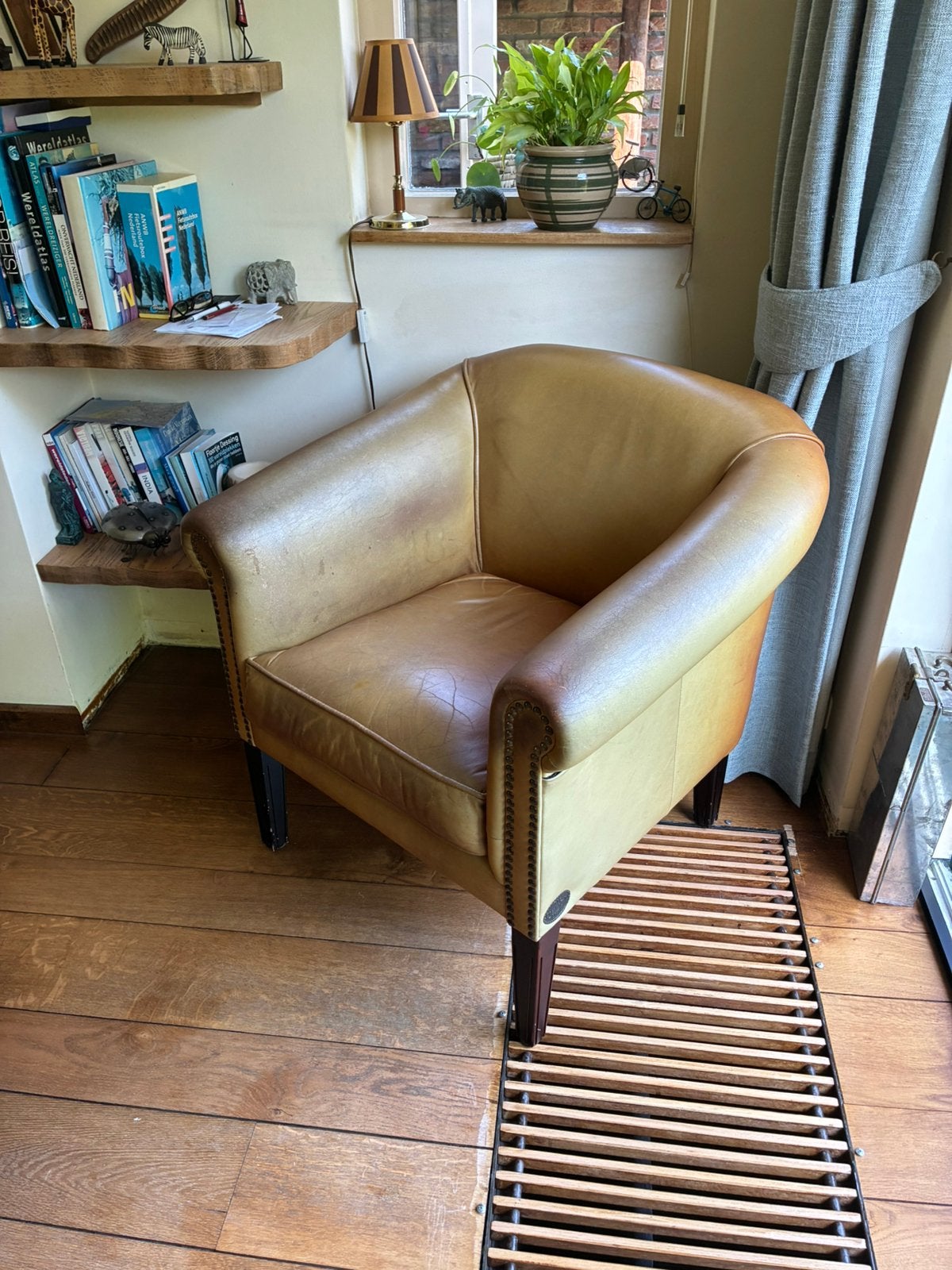 Te koop Chesterfield brand stoel, Ophalen, Zo goed als nieuw, 75 tot 100 cm, Minder dan 150 cm