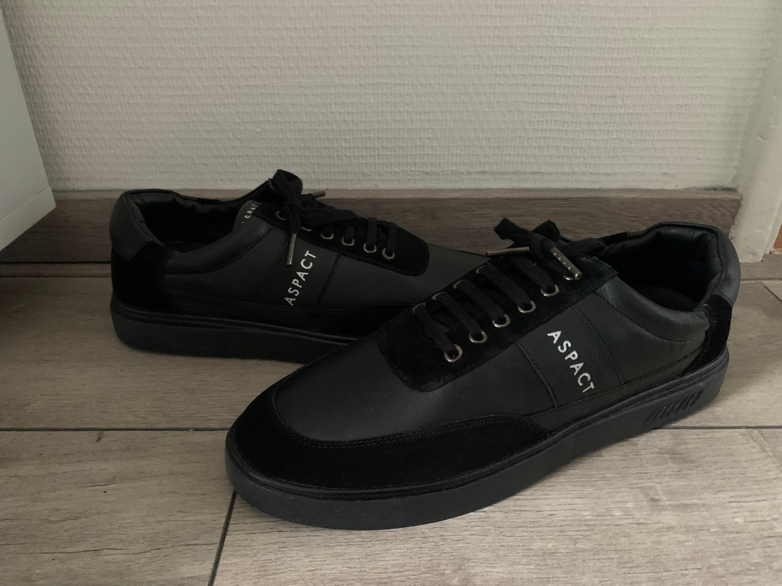 Super gave nieuwe zwarte Aspact sneakers (Maat 44), Kleding | Heren, Verzenden, Zwart, Sneakers of Gympen, Nieuw