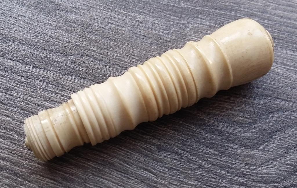 17 - 18 de eeuw Kruitbus Kruitkoker Kruithoorn Geweer