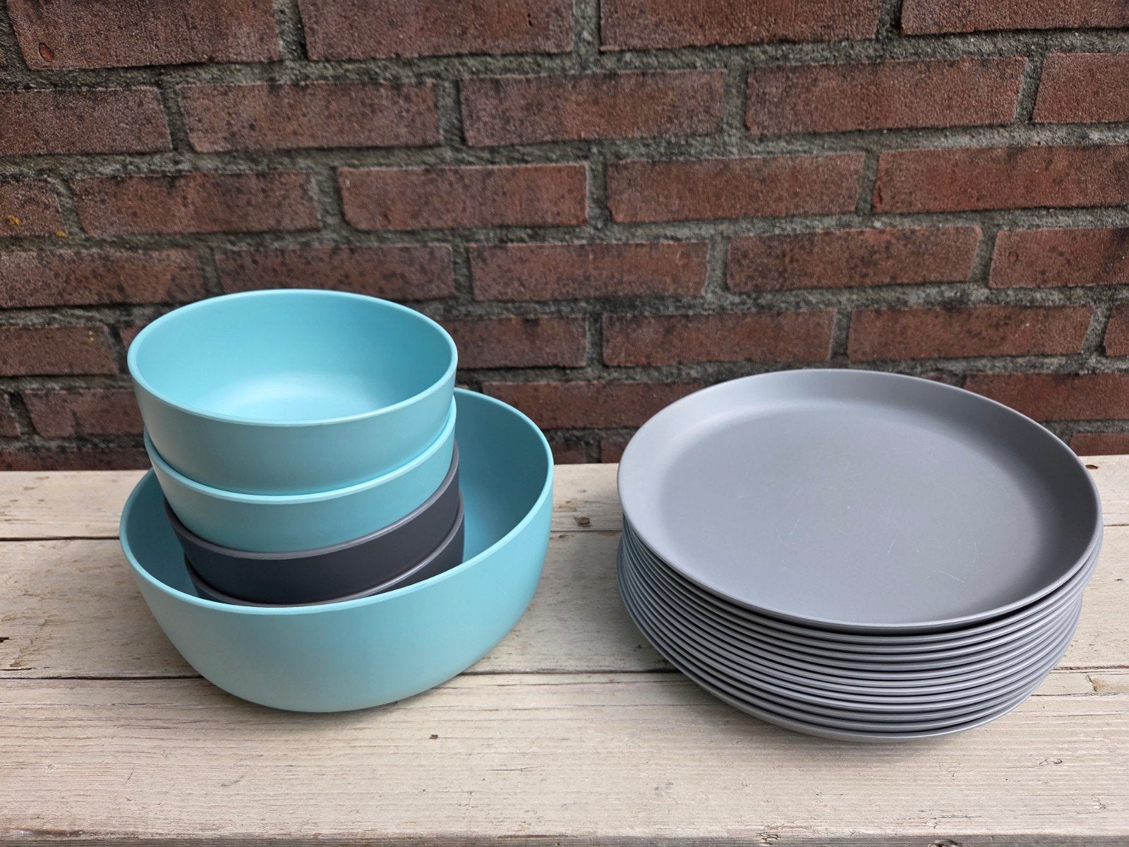 13 borden en 5 schalen Royal VKB Buitenservies AH, Ophalen of Verzenden, Porselein, Overige stijlen, Bord(en)