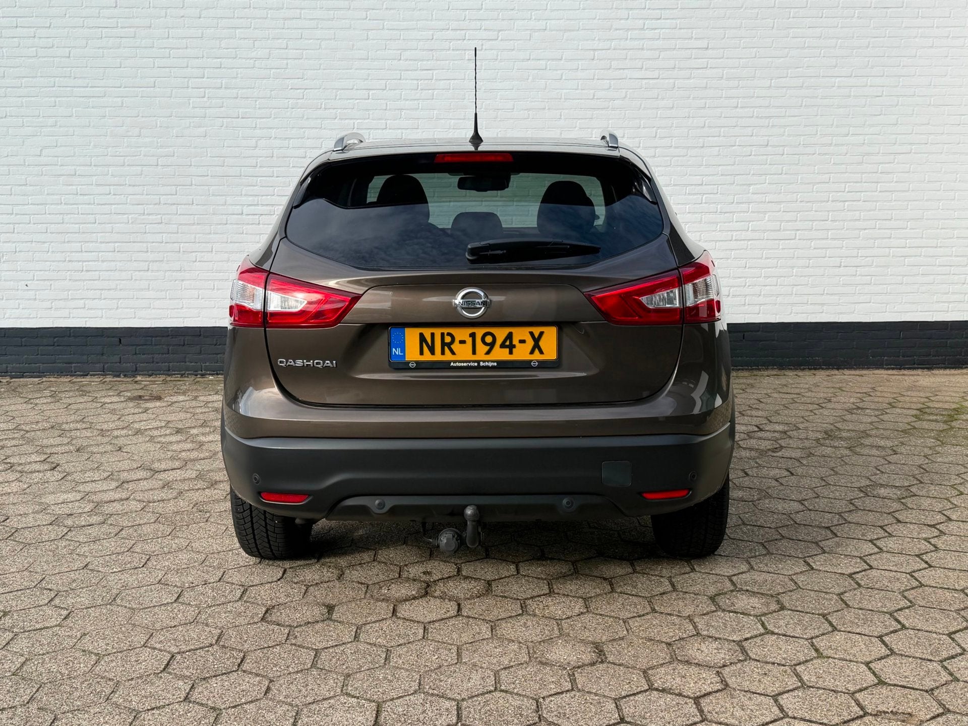 Nissan Qashqai 1.2 N-Connecta AUTOMAAT l PANODAK l TREKHAAK!, Auto's, Stof, Gebruikt, 4 cilinders, Bruin