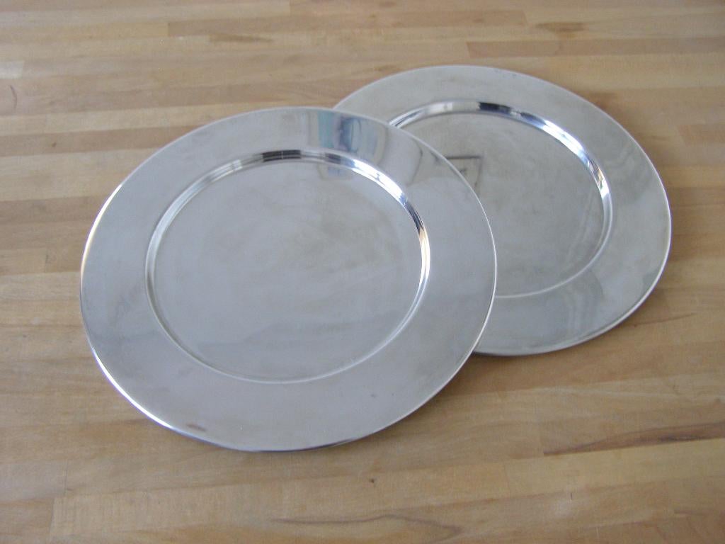 2 Onderborden / borden, zilverkleurig; diameter 30 cm, Overige materialen, Ophalen of Verzenden, Zo goed als nieuw, Bord(en)