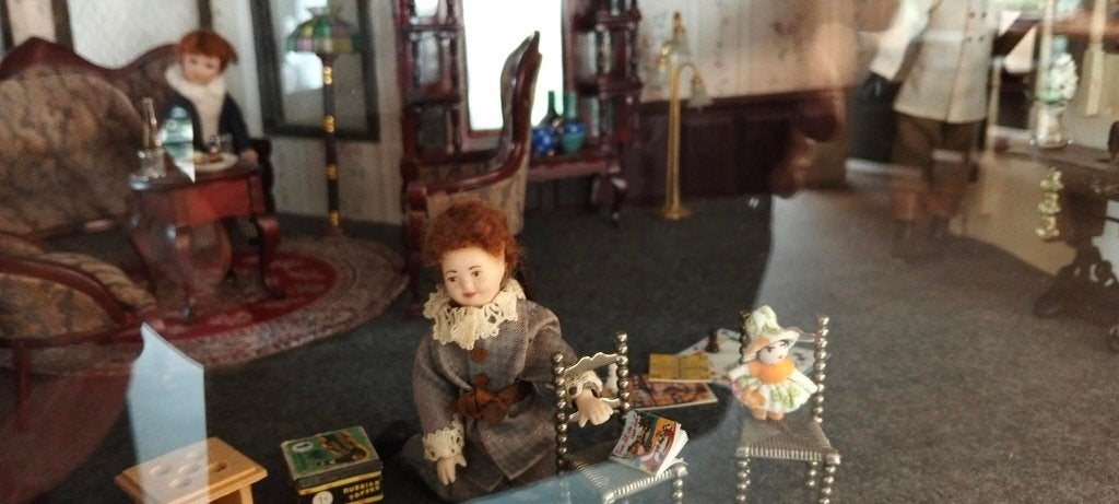 Wie geeft dit Victoriaans poppenhuis een tweede leven?