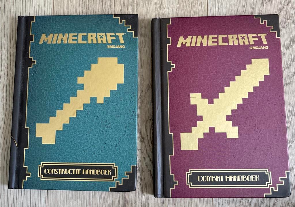 Minecraft Handboeken: Constructie & Combat (2 boeken), Ophalen of Verzenden, Zo goed als nieuw