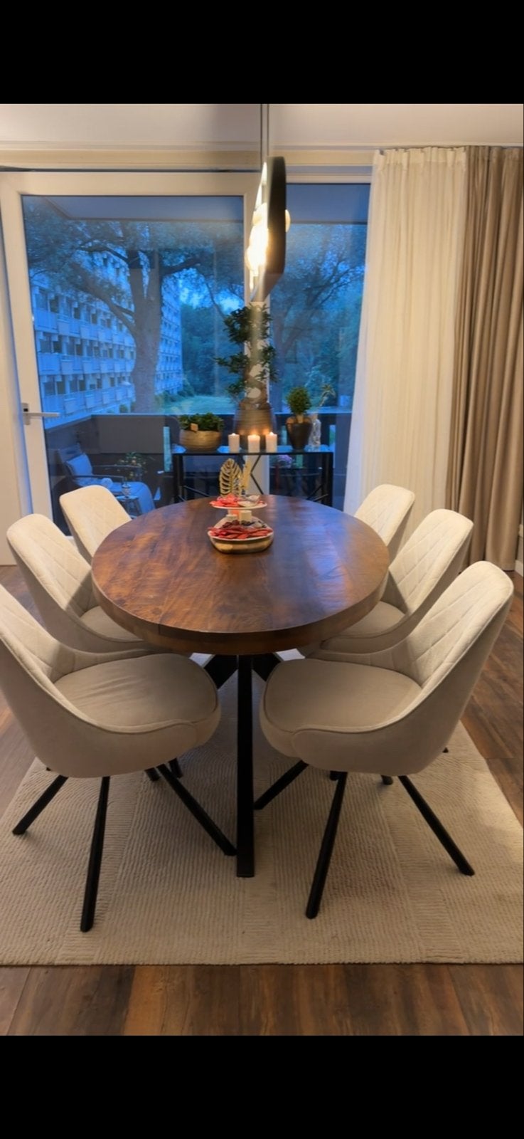 Stijlvolle ovale eettafel met 6 stoelen, Huis en Inrichting, Zo goed als nieuw, 150 tot 200 cm, Vier personen, Ovaal