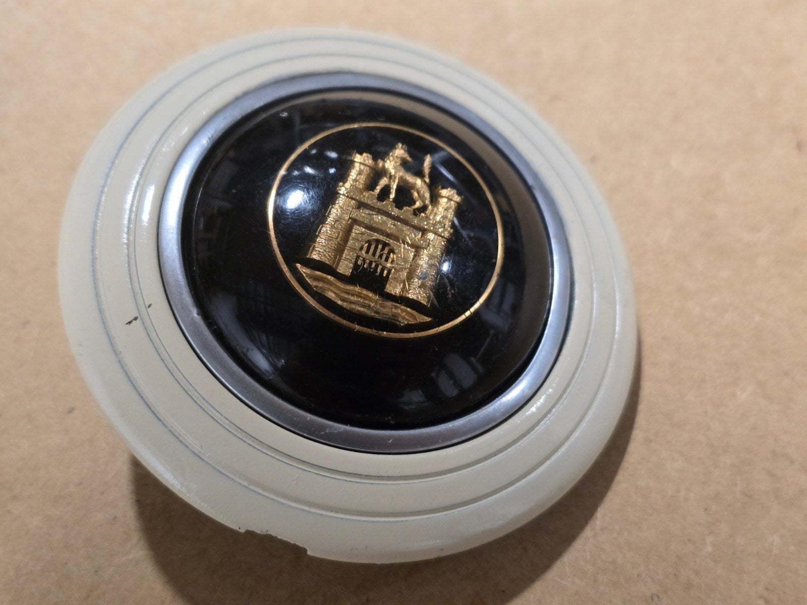 Vintage Volkswagen Kever claxonknop - Zeldzaam embleem, Auto-onderdelen, Klein materiaal, Volkswagen, Gebruikt, Ophalen
