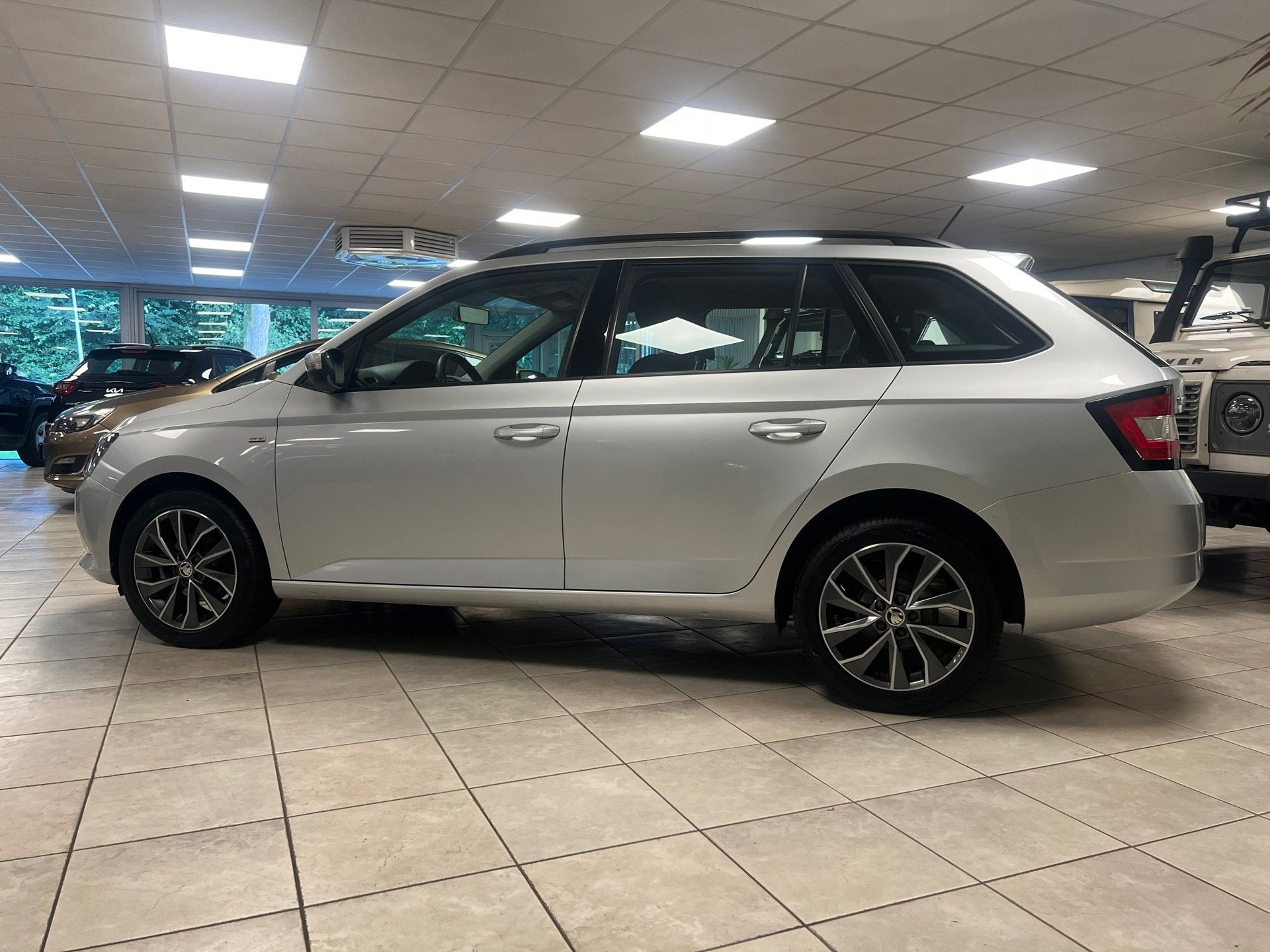 Skoda Fabia Combi 1.0 TSI Drive Navigatie, Airco, Cruise con, Voorwielaandrijving, Stof, 95 pk, Parkeersensor