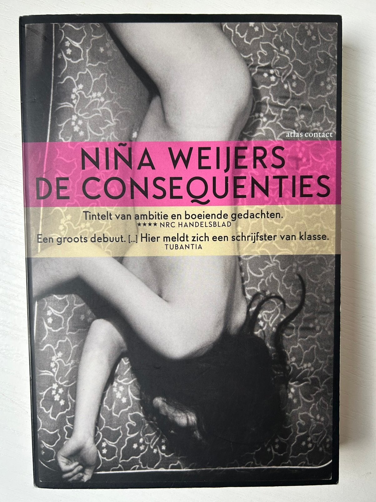 Niña Weijers - De consequenties, Boeken, Ophalen of Verzenden, Zo goed als nieuw, Niña Weijers