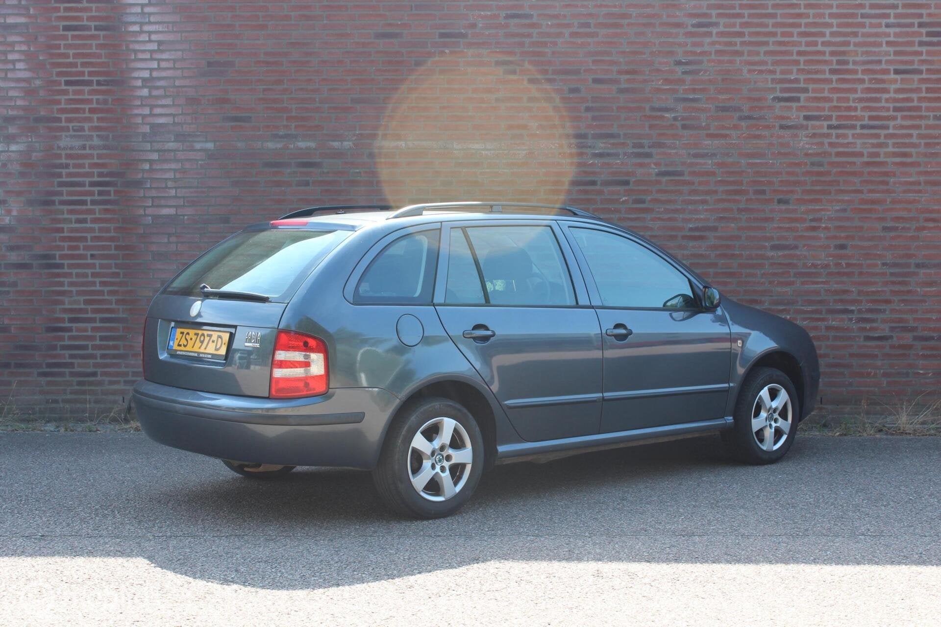 Skoda Fabia Combi 1.4-16V Elegance+|Export Koopje |Geen apk!, Auto's, Skoda, Gebruikt, 4 cilinders, 49 €/maand, Handgeschakeld