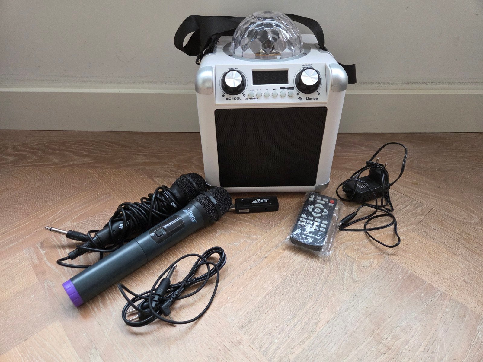 iDance Disco Cube BC100L Karaoke Systeem met 2 Microfoons, Ophalen of Verzenden, Zo goed als nieuw, Complete set
