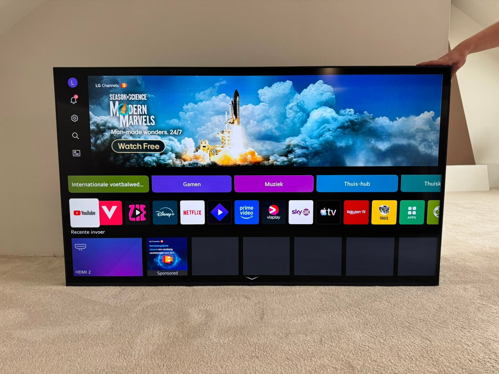 LG 4K 55Inch SmartTV met ophang beugel, Ophalen, 50 Hz, Zo goed als nieuw, 100 cm of meer