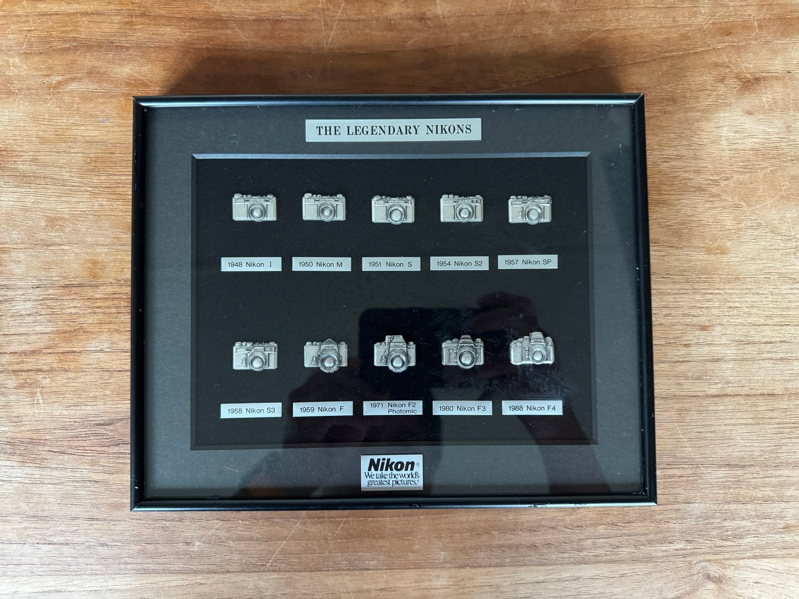 The Legendary Nikons - Vintage Collector Display Frame, Verzamelen, Ophalen of Verzenden, 1980 tot heden, Overige typen