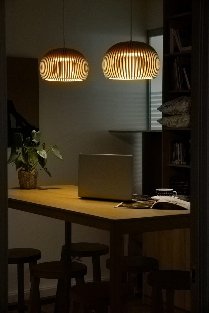 2x Secto Design Atto 5000 zwart met Lightswing Twin wit, Ophalen, Zo goed als nieuw, Hout