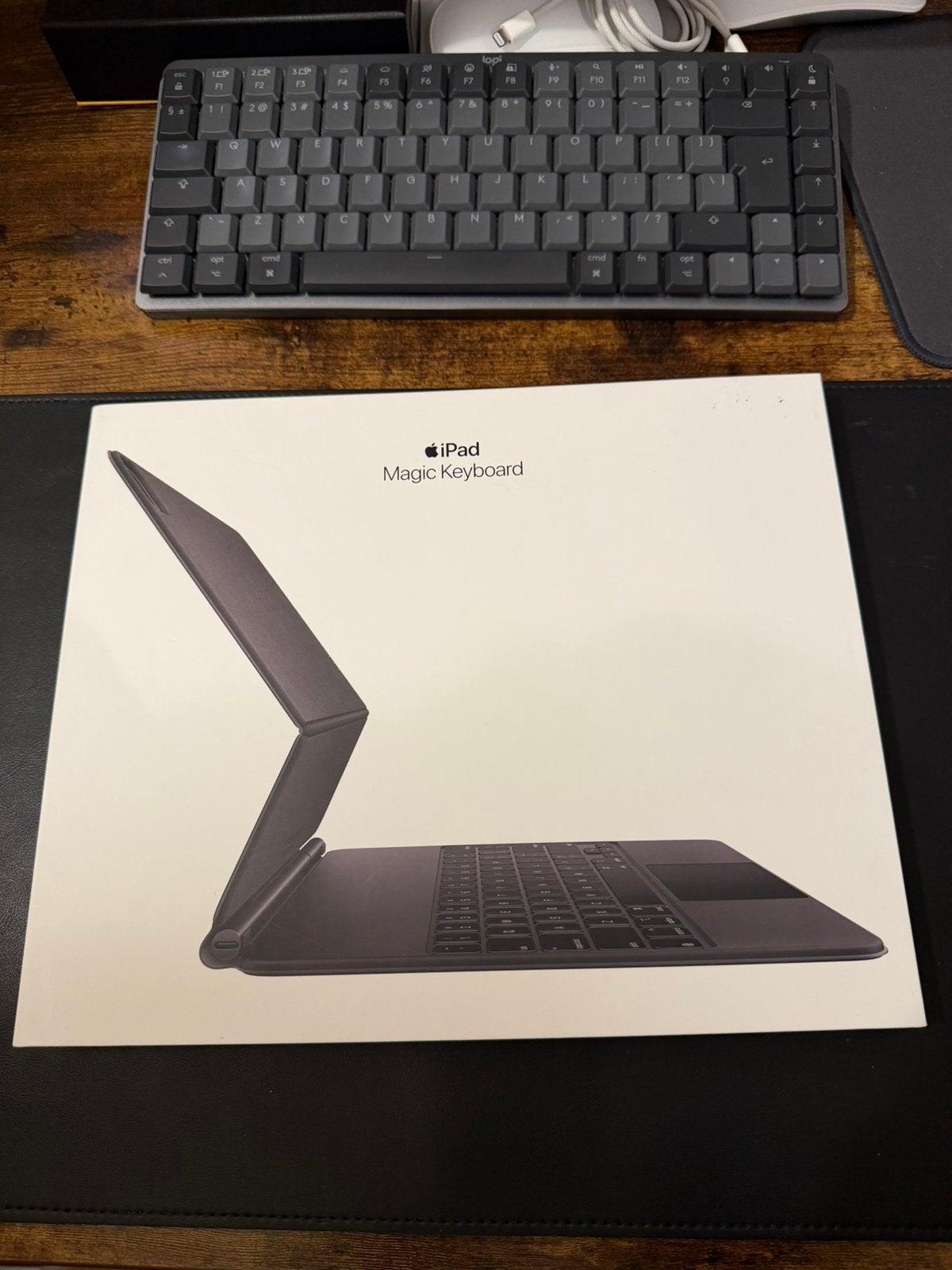 Apple Magic Keyboard iPad Pro 12.9” & Air 13” | NIEUW, Computers en Software, 13 inch of meer, Nieuw, Ophalen of Verzenden, Bescherming voor- en achterkant