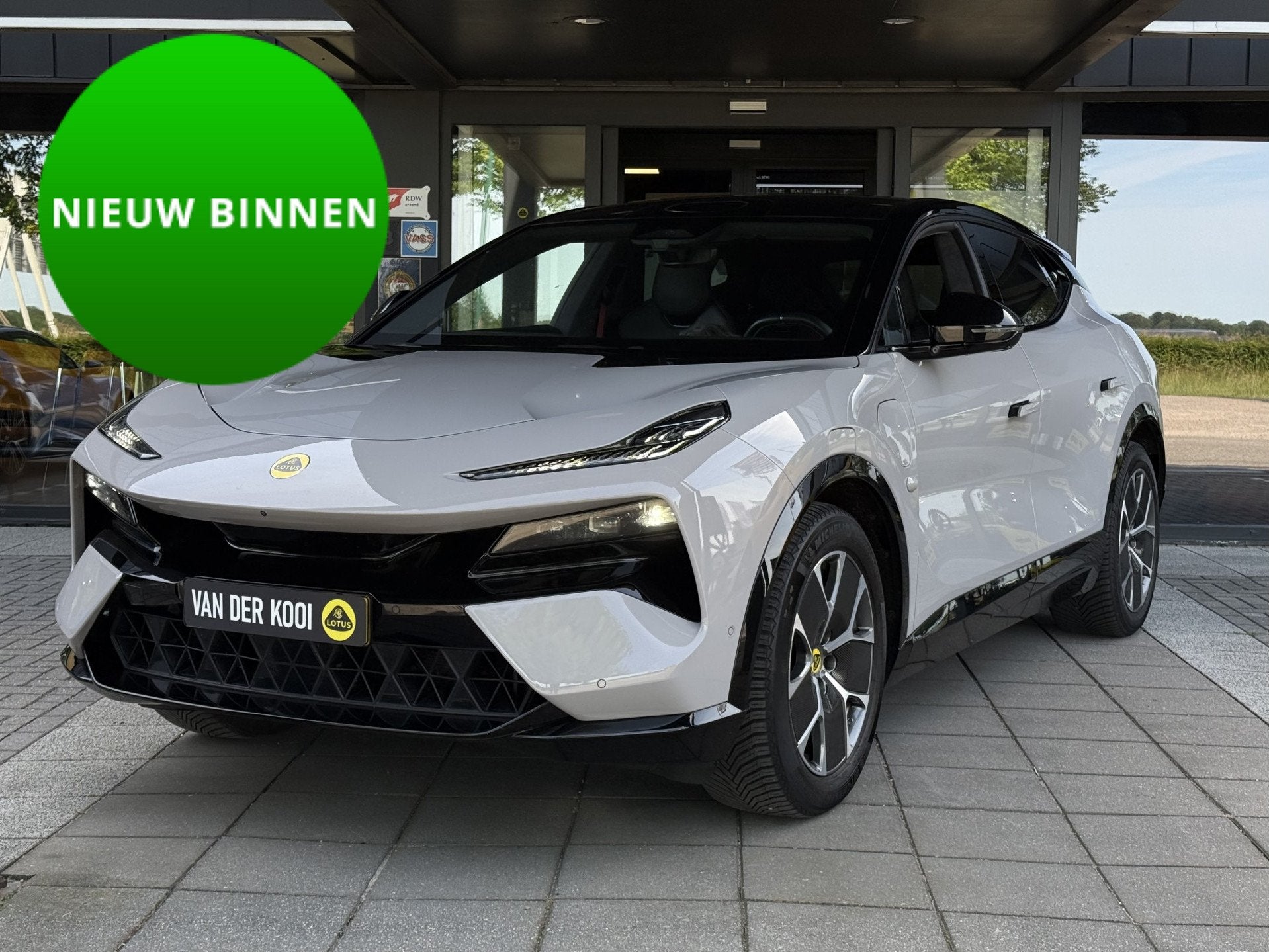 Lotus Eletre EDS 450 4WD 112 kWh (bj 2023, automaat), Auto's, Automaat, Gebruikt, Zwart, Vierwielaandrijving