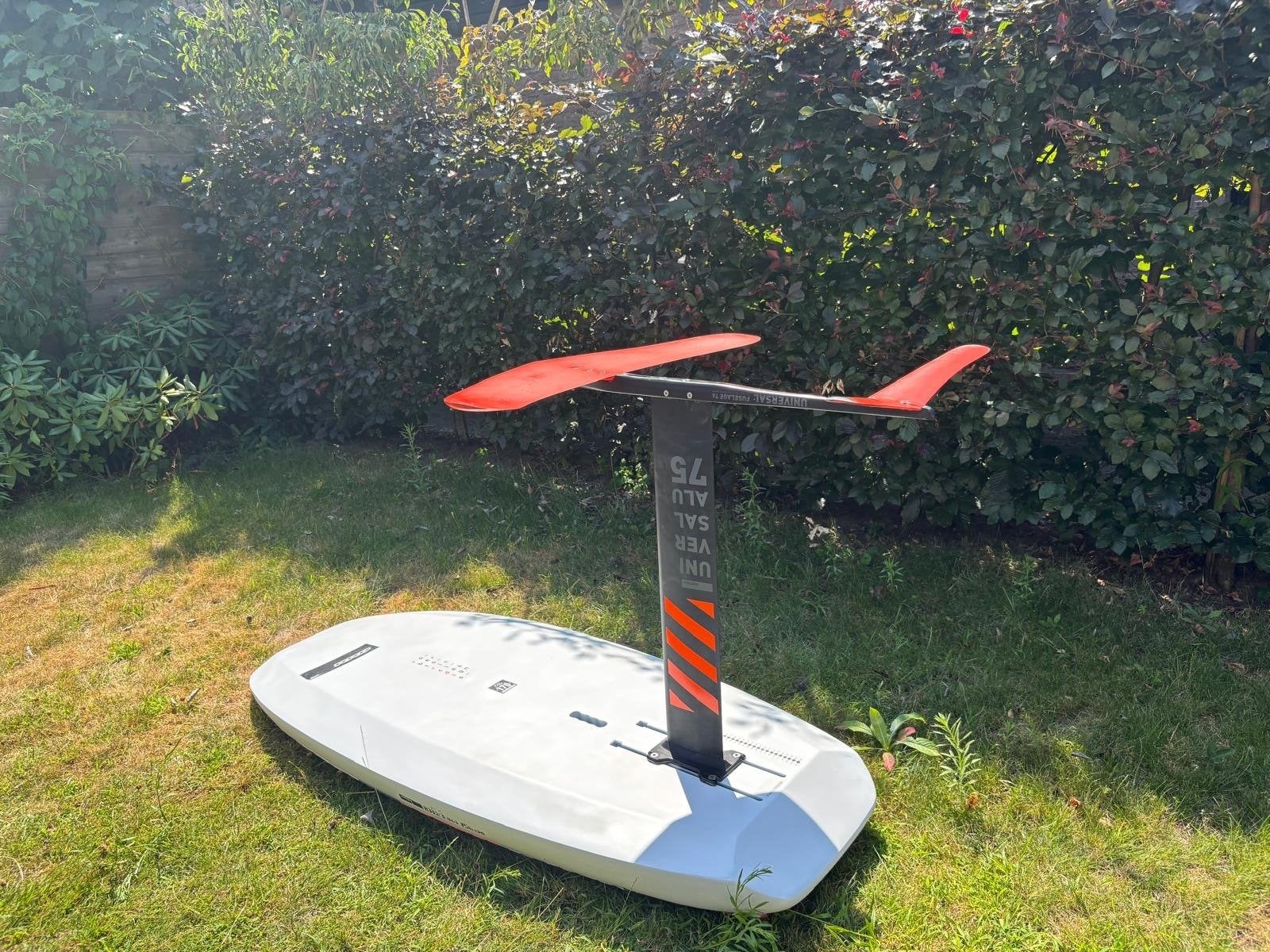 RRD Beluga 105L E-Tech Foilboard met RRD 1528cm2 Foil, Watersport en Boten, Ophalen of Verzenden, Zo goed als nieuw