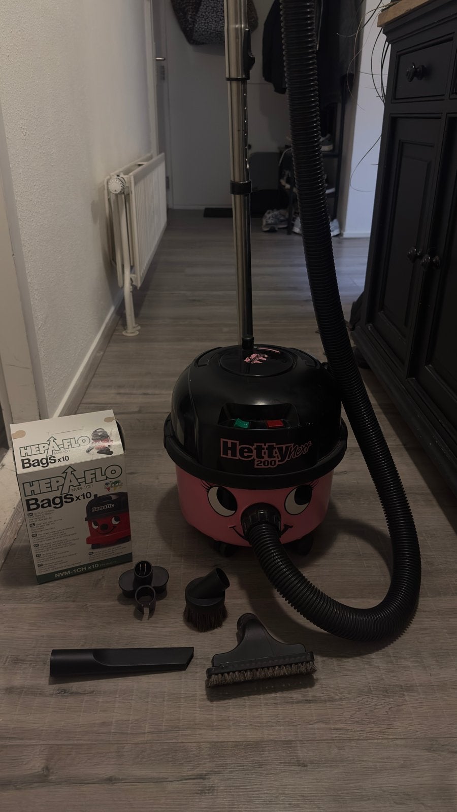 Numatic Hetty next200 stofzuiger - Roze met accessoires, Stofzak, Inclusief accessoires, Gebruikt, Numatic