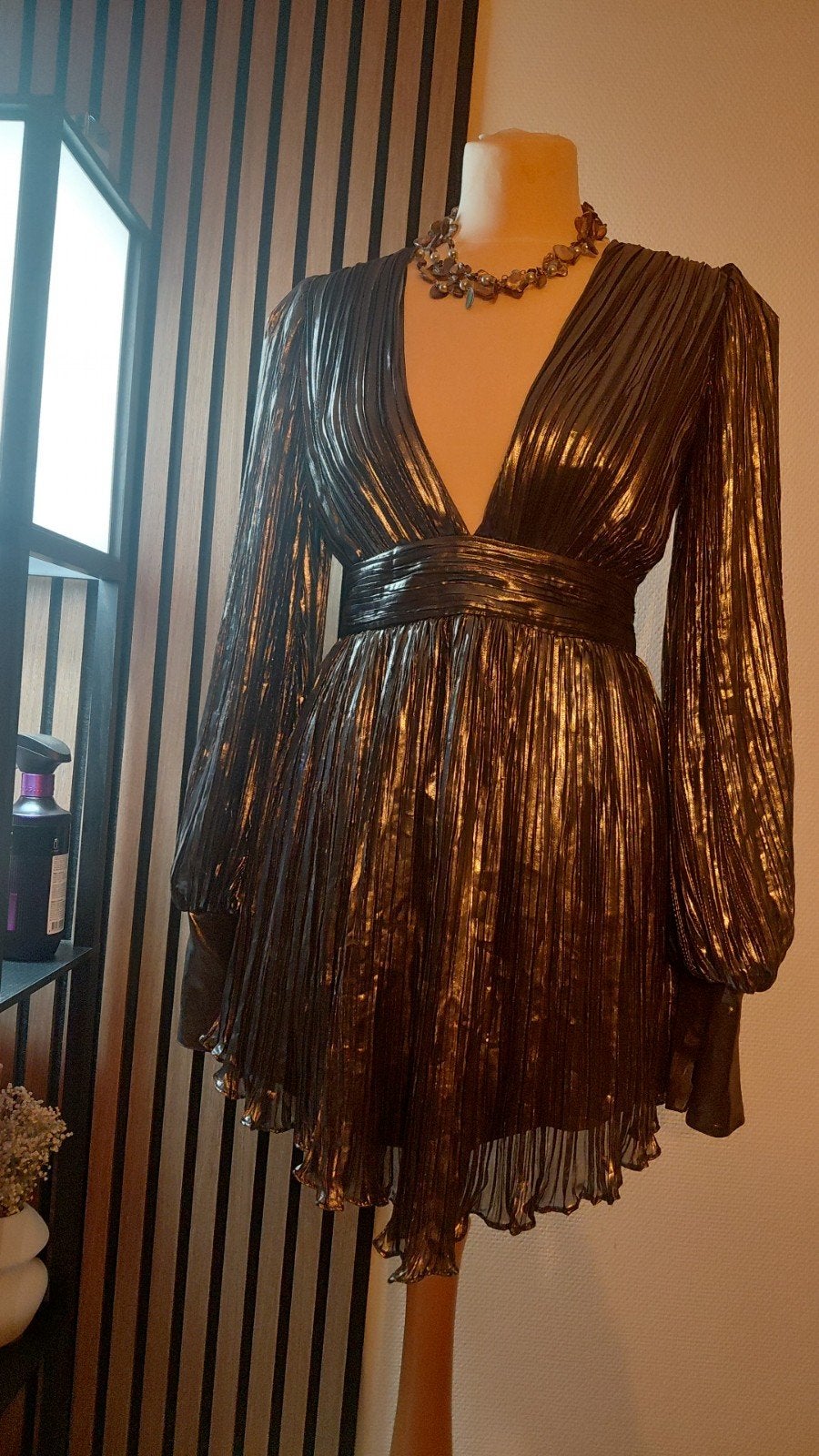 Mini-jurk met volumineus silhouet en diepe V-hals, Kleding | Dames, New Arrivals, Nieuw, Ophalen of Verzenden, Maat 36 (S)