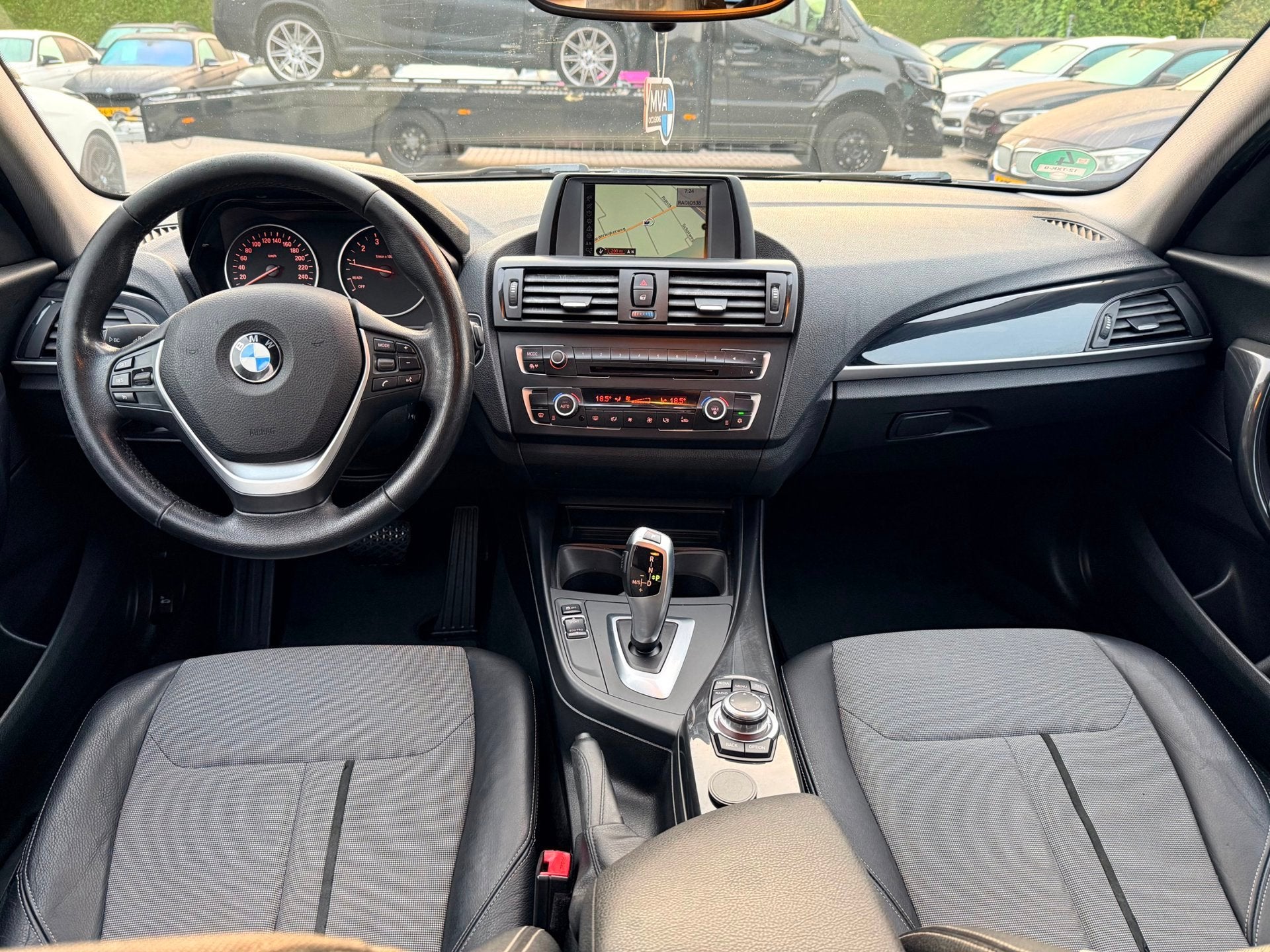 BMW 1-serie 116i Business+ Urban|Nieuwe Ketting + Klepseals|, Euro 5, Gebruikt, Zwart, 4 cilinders