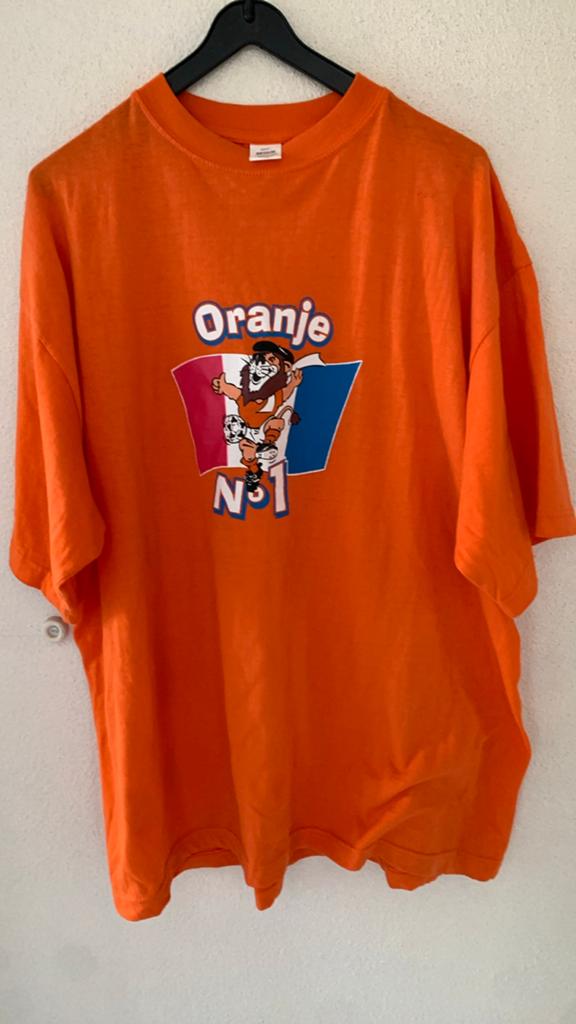 Oranje T-shirt met Leeuw en Nederlandse Vlag maat M, zgan, Maat 38/40 (M), Oranje, Ophalen of Verzenden, Zo goed als nieuw