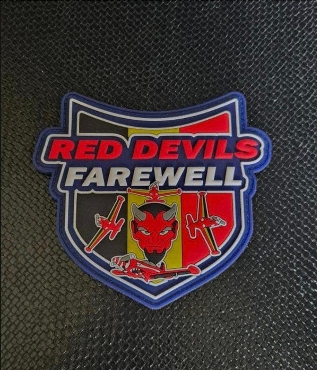 Zeldzame patch Red Devils FAREWELL., Verzamelen, Ophalen of Verzenden, Luchtmacht, Embleem of Badge