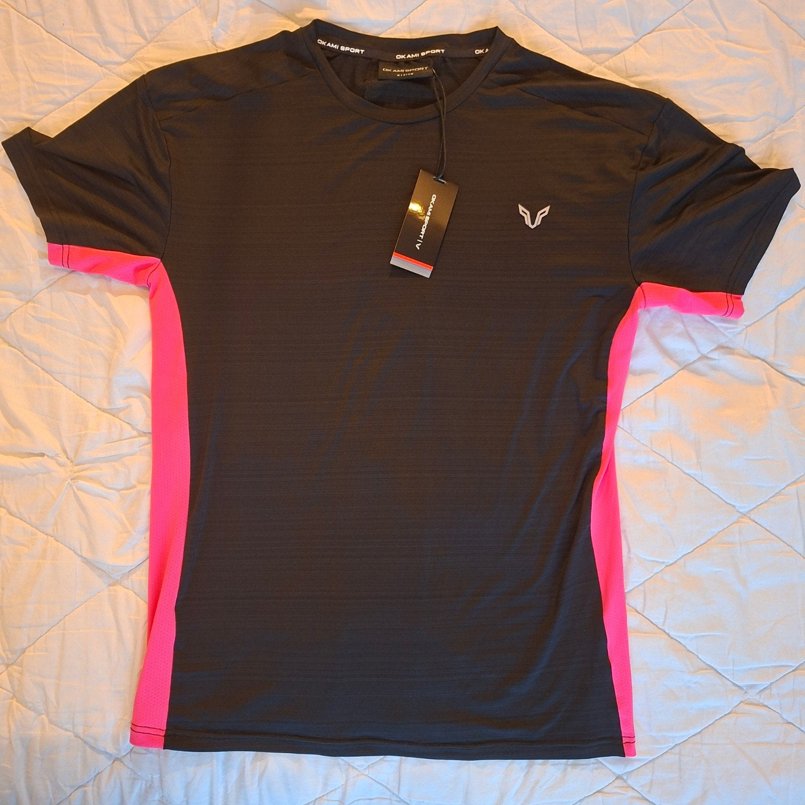 Okami Sport Heren T-shirt - Zwart/Roze - Maat M - NIEUW, Fitness, Okami Sport, Nieuw, Ophalen of Verzenden